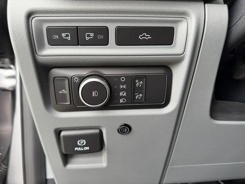 Ford F-150 (2021) + ROUGH COUNTRY + V8 + 6 míst  - fotka 16 z 20