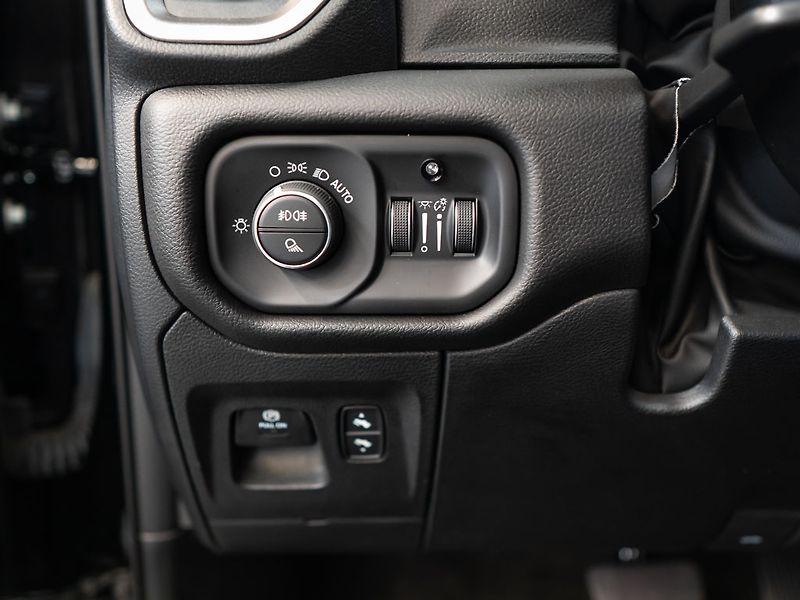 Dodge RAM (2025) 5.7 V8 Laramie Sport 6 LIFT - fotka 25 z 42