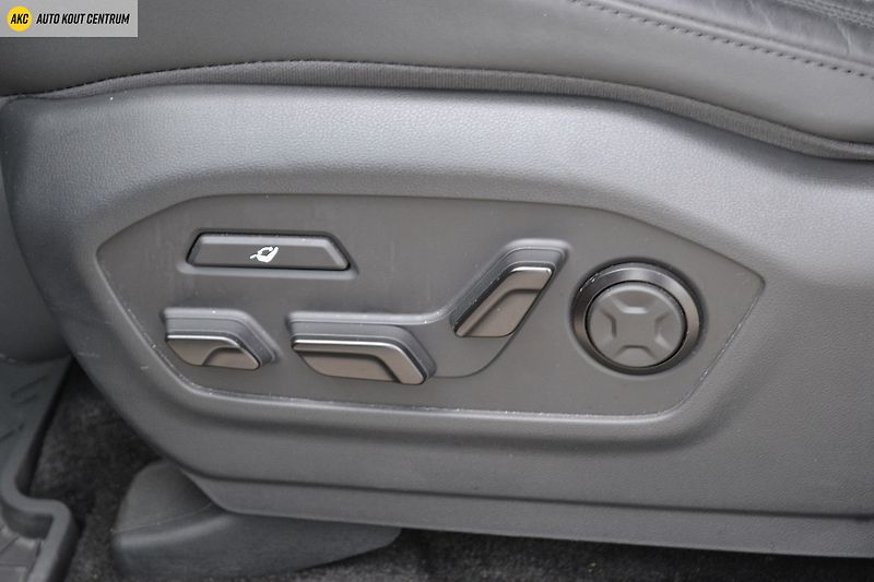 Hyundai Santa Fe 1.6T-GDI HEV 4WD CALLIGRAPHY 7 - fotka 52 z 95