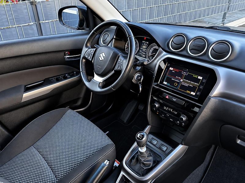 Suzuki Vitara (2020) 1.4 BoosterJet 103 kW  - fotka 9 z 26