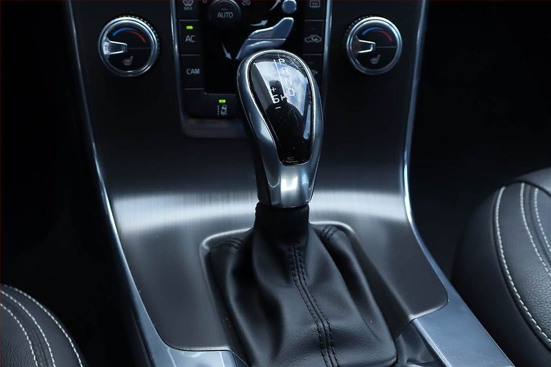 Volvo S60 (2016) D3, Automat, Serv.kniha, Kůže - fotka 13 z 25