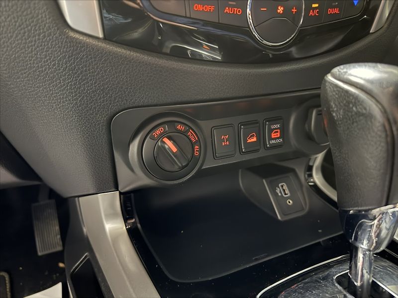 Nissan Navara 2,3   D TEKNA AT DOUBLE DPH - fotka 15 z 30