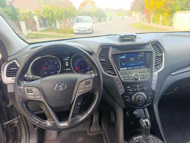 Hyundai Grand Santa Fe (2015) 2.2 CRDi 4x4 6míst tažné - fotka 8 z 20