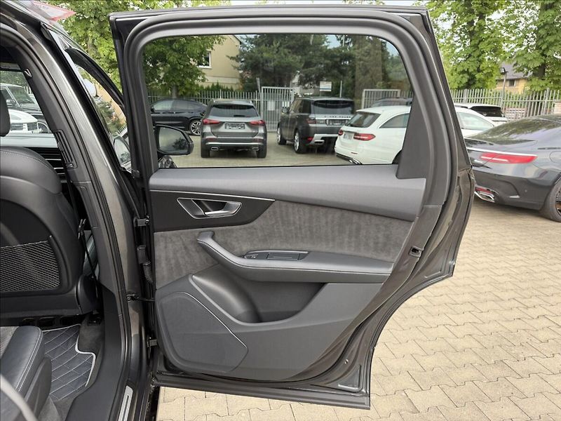 Audi Q7 50 TDI S-line Quattro - fotka 25 z 28