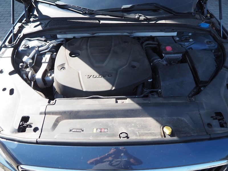 Volvo V90 (2018) D5, 173 kW, AWD, AT - fotka 43 z 46