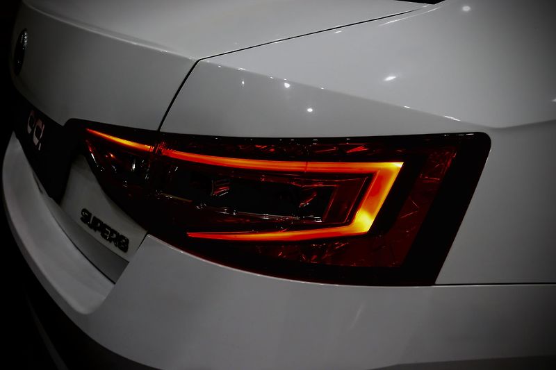 Škoda Superb 3 2.0 TDI 140 kW DSG L&K - fotka 7 z 49