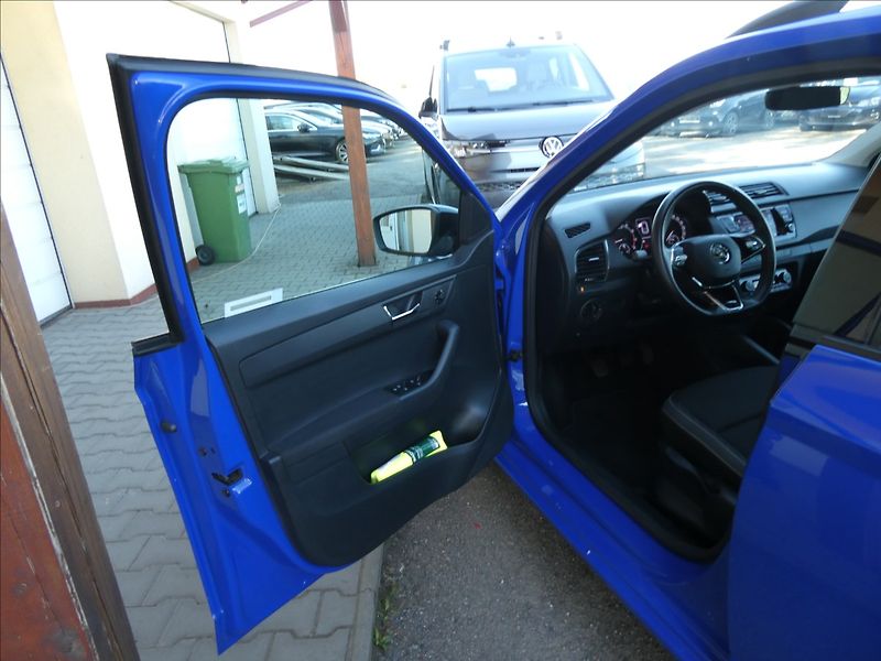 Škoda Fabia 1,0 TSi 70kW BLACK,2x kola,ČR - fotka 20 z 39