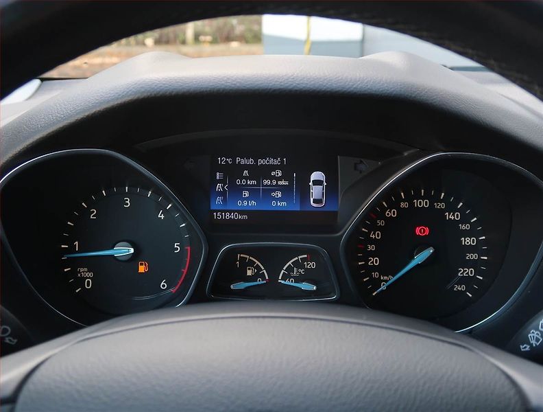 Ford Focus (2016) Titanium 1.5 TDCi, Serv.kniha - fotka 11 z 19