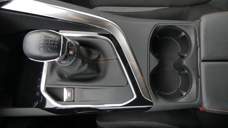 Peugeot 5008 1.2 PureTech Active 7 míst - fotka 17 z 24