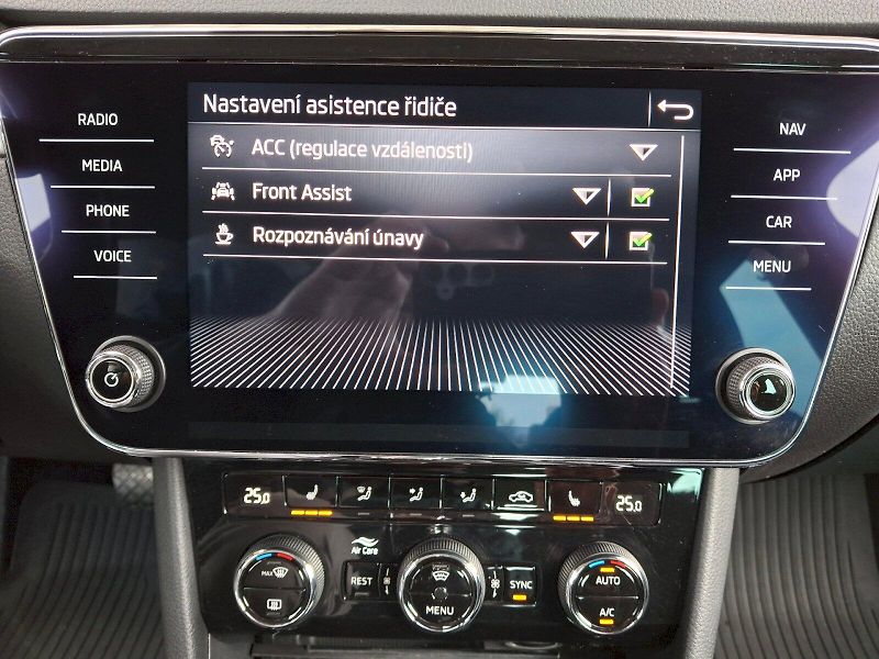 Škoda Superb (2021) Style Plus DSG 2,0TDi 110kW - fotka 25 z 35