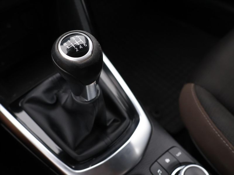 Mazda 2 1,5 G 90 REVOLUTION CZ 1.maj - fotka 26 z 35