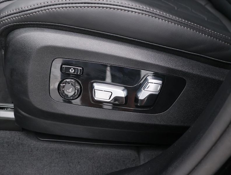 BMW X5 3,0 xDrive40d Mpacket - fotka 16 z 28