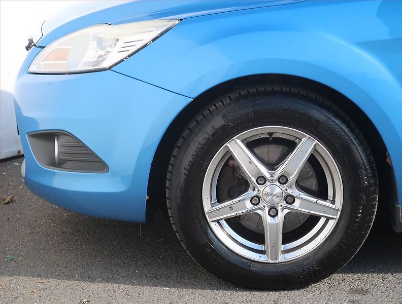 Ford Focus (2011) 1.6 16V, nová STK - fotka 14 z 17