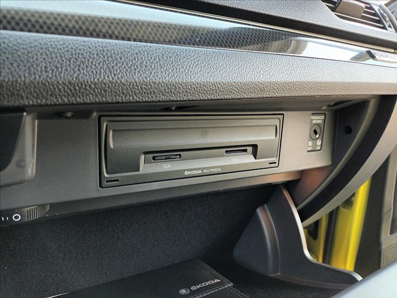 Škoda Superb 2,0 TDI,4X4,Sportline,ČR,DSG, - fotka 42 z 50