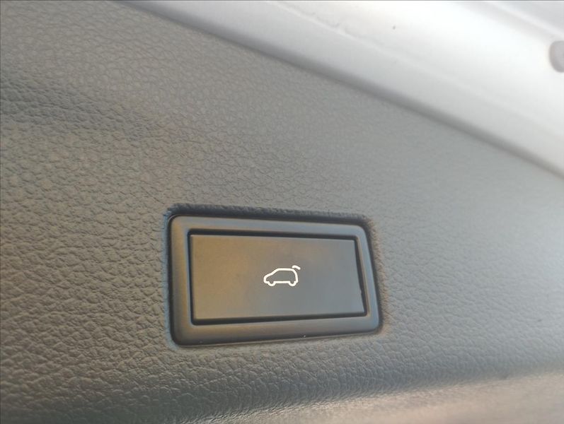Volkswagen Sharan 2,0 TDi 110KW - fotka 19 z 21
