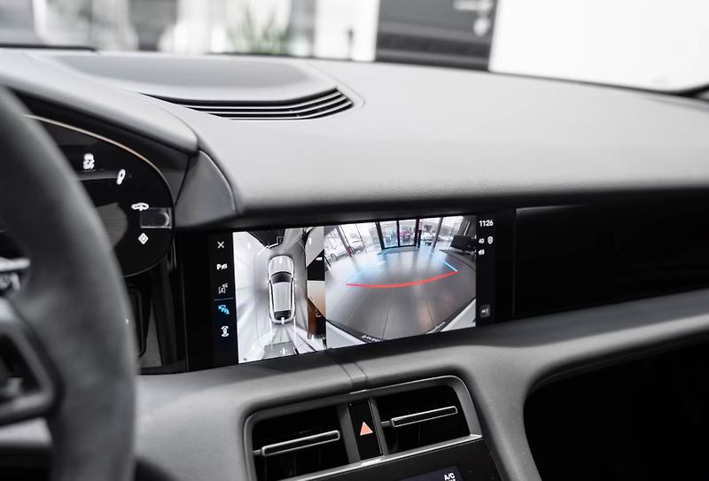 Porsche Taycan 4 Cross Turismo HuD Pano Venti - fotka 17 z 23