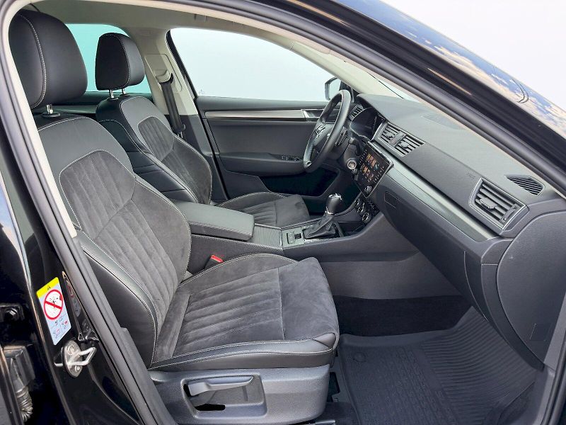 Škoda Superb (2022) 2.0 TSI 140kW Style Extra - fotka 29 z 35