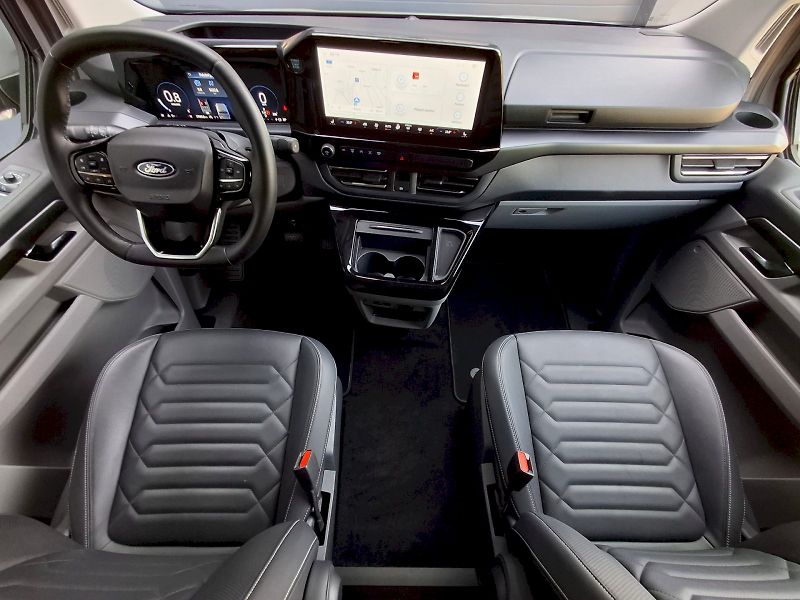 Ford Tourneo Custom (2025) L2 Titanium X AWD 2,0 EcoBlue - fotka 5 z 35