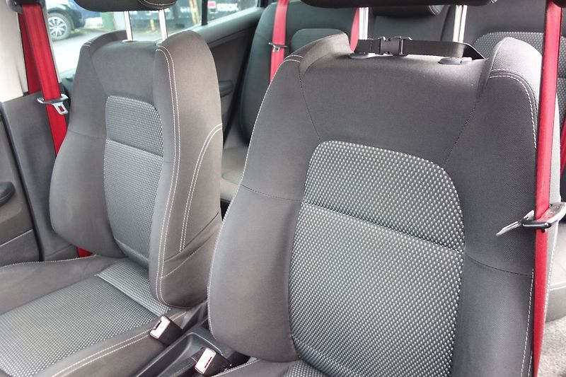 Škoda Fabia 1,4TDi SPORTLINE  2.MAJ.! - fotka 20 z 25