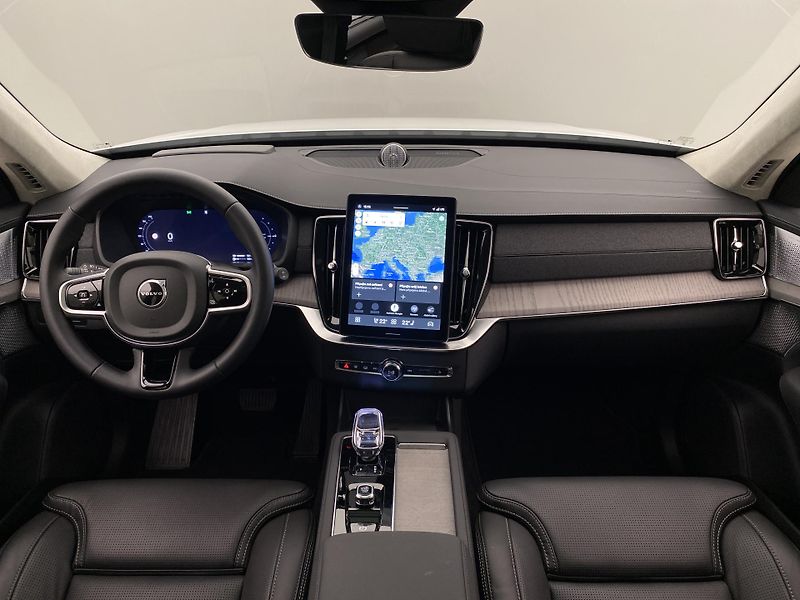 Volvo XC90 T8 AWD PLUG-IN ULTIMATE BRIGHT - fotka 2 z 74