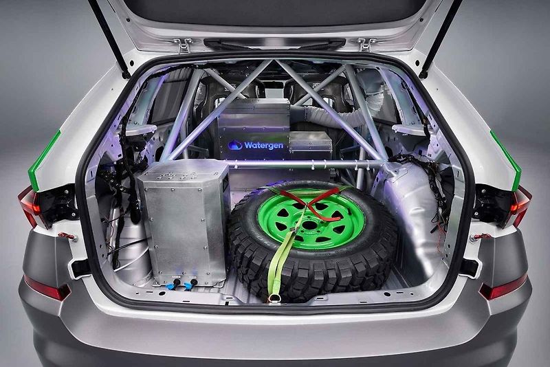 Na tomto autě studenti učiliště Škody Auto pracovali dva roky