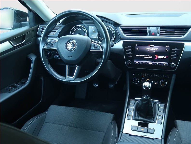 Škoda Superb (2018) Ambition 1.6 TDI, Serv.kniha - fotka 7 z 19