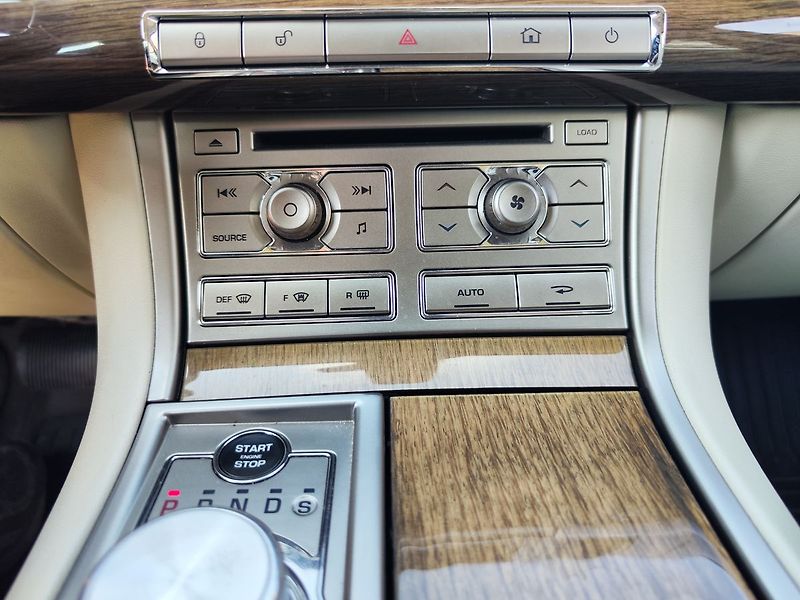 Jaguar XF 3.0/202kW V6 - fotka 20 z 31