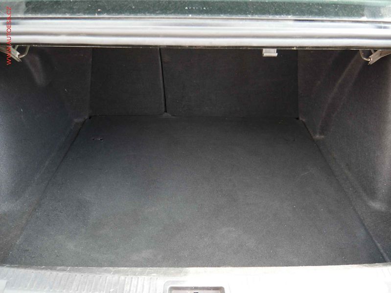 Renault Fluence (2013) 1.6i, 1.maj,ČR, AC, tempo - fotka 7 z 19