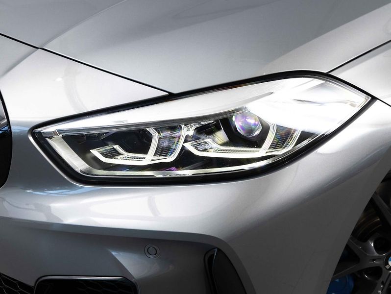BMW Řada 1 M135i xDrive - fotka 9 z 22