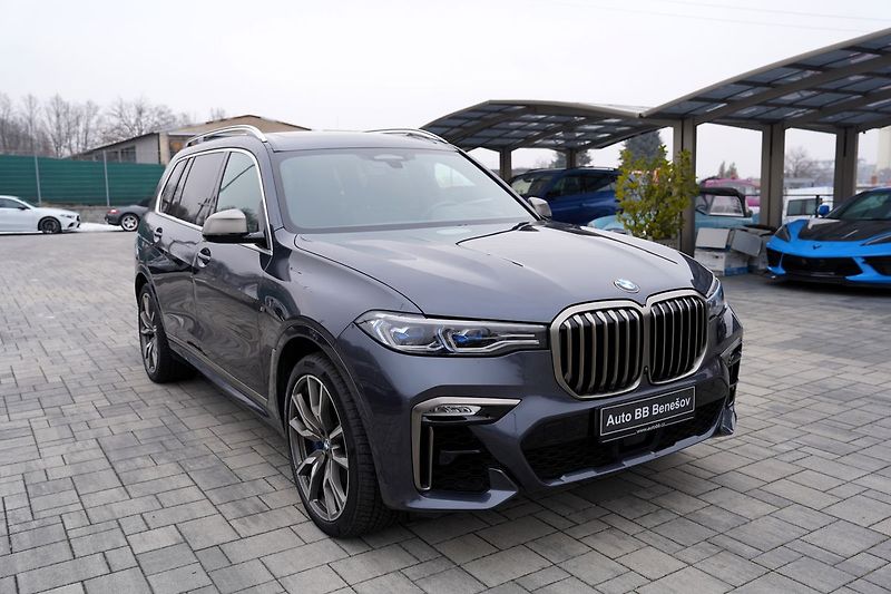 BMW X7 M50i xDrive/AT9/22/ČR/530 PS - fotka 8 z 49