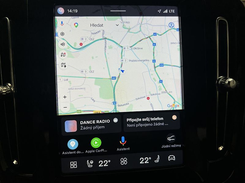 Volvo XC40 CORE RECHARGE REZERVACE - fotka 31 z 47