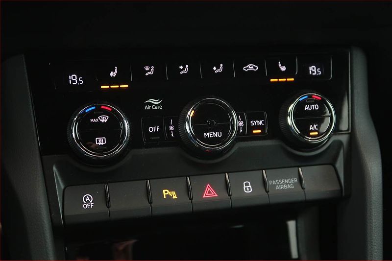 Škoda Karoq (2022) Sportline 1.5 TSI - fotka 16 z 18