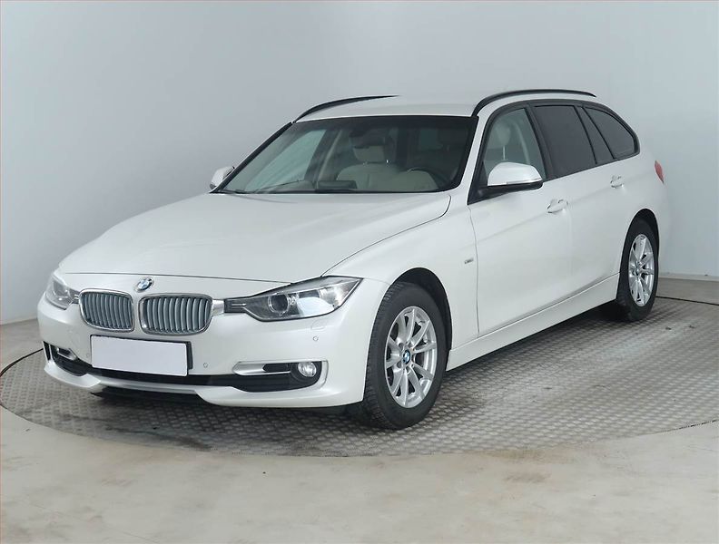 BMW Řada 3 (2014) 320 d xDrive, 4X4, Automat - fotka 2 z 13