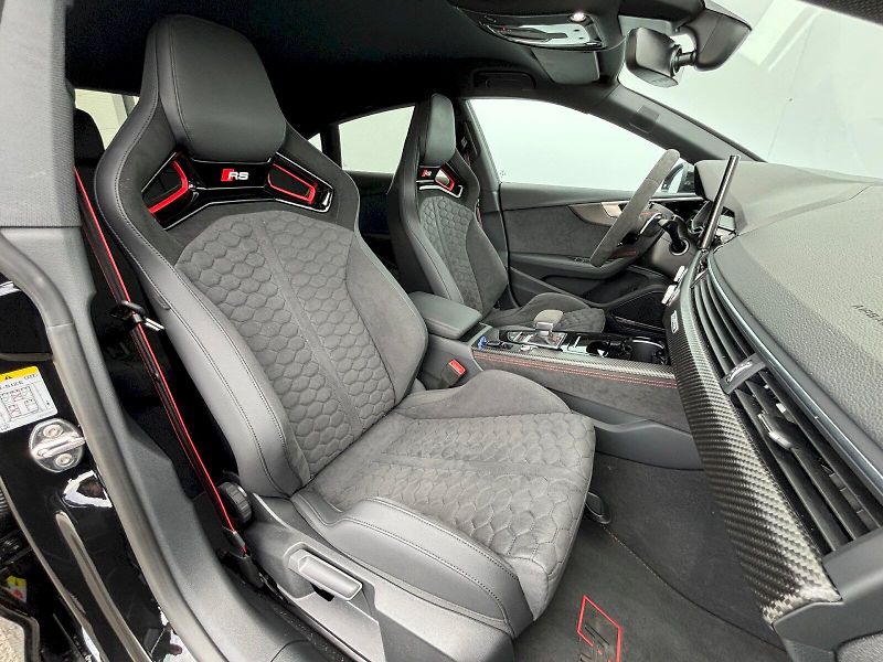 Audi RS 5 (2025) Sportback 2.9 TFSI 346kW Quatt - fotka 31 z 35