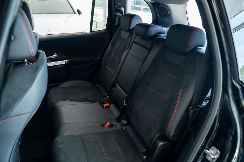 Mercedes-Benz GLB (2025) 200 d 4M/AMGPREMIUM/ESP/LED - fotka 18 z 22