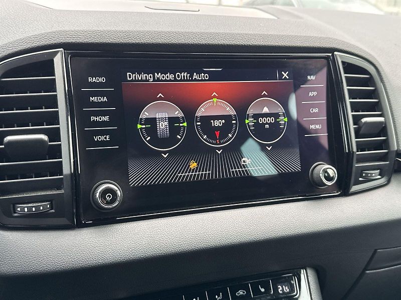 Škoda Karoq (2020) 2.0 TDI 4x4 DSG Sportline - fotka 23 z 36