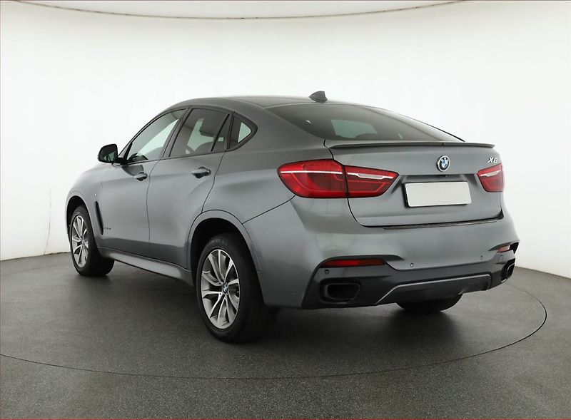 BMW X6 (2016) M Paket xDrive35i - fotka 4 z 19