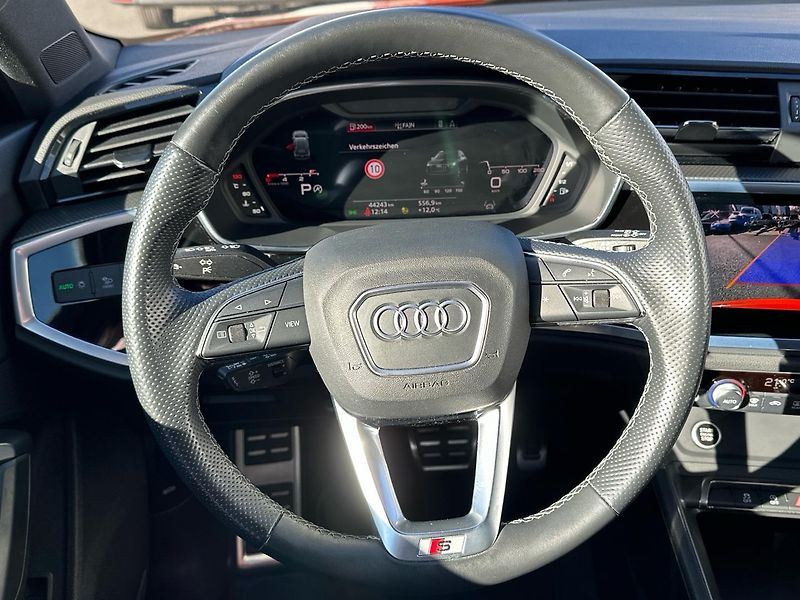 Audi Q3 Advanced 2.0 TDI 110 kW S tron - fotka 16 z 23