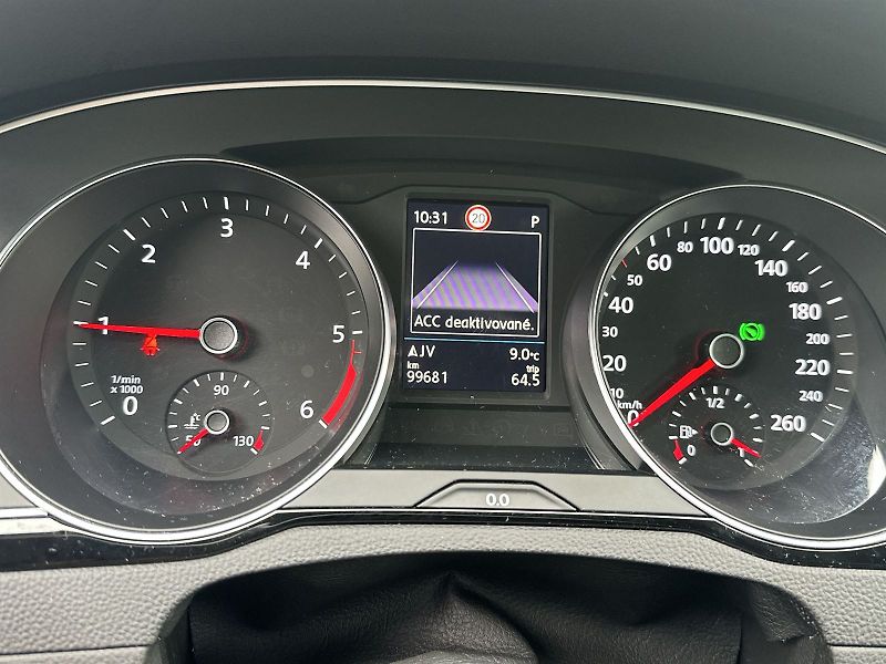 Volkswagen Passat Variant (2023) 2.0 TDI 4Motion DSG R-Line - fotka 7 z 35