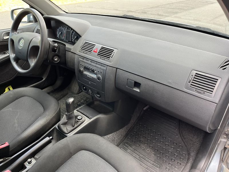 Škoda Fabia 1,4i 16V /74kW/1.maj./servis. - fotka 25 z 30