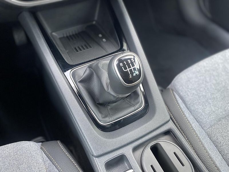 Škoda Octavia Combi 1,5 TSI Top Selection - fotka 23 z 29