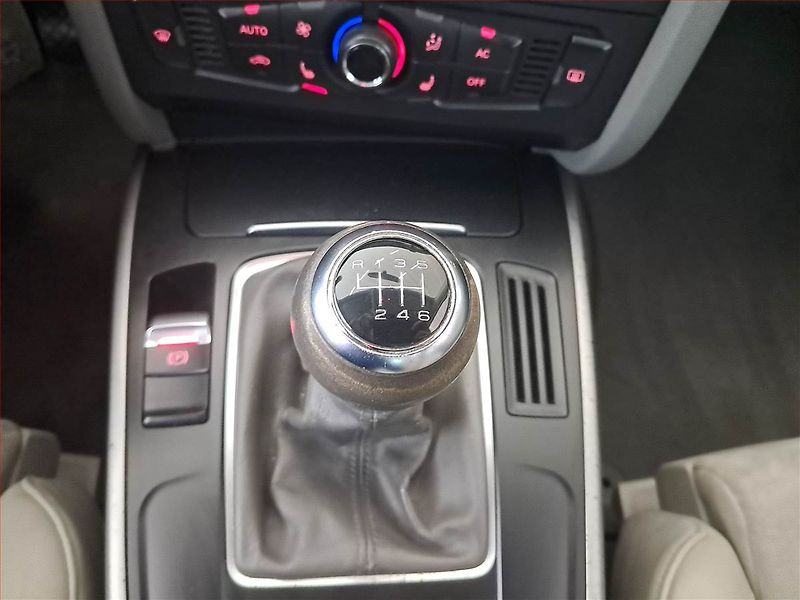 Audi A4 (2008) 2.0 TDI, Xenony, Tempomat - fotka 13 z 17