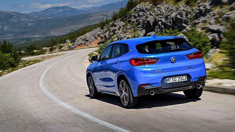 BMW X2.