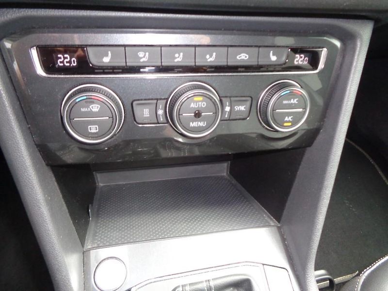Volkswagen Tiguan 2.0 TDI HL 4x4 R line 140 kW 7 - fotka 21 z 30