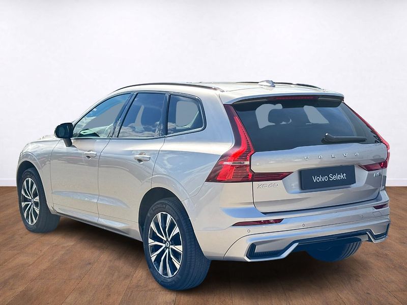 Volvo XC60 PLUS DARK B5, FULL LED - fotka 3 z 24