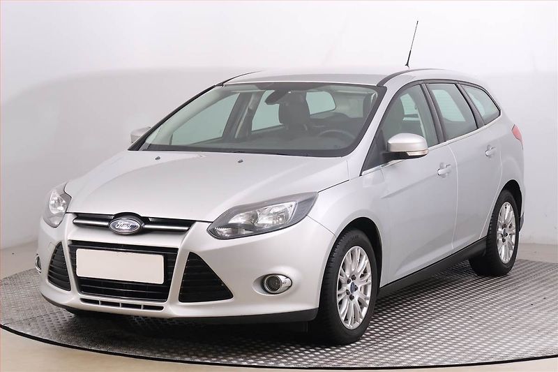 Ford Focus (2013) 2.0 TDCi, Navi, Tempomat - fotka 2 z 19