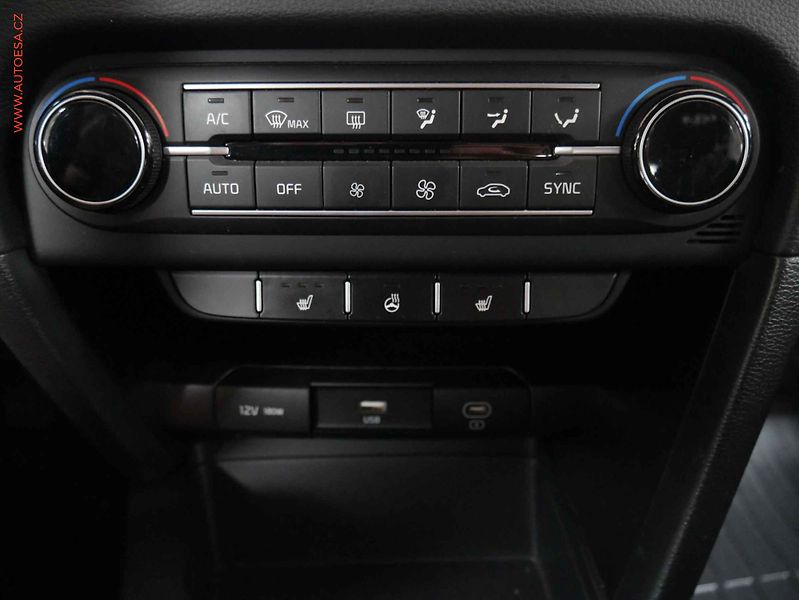 Kia Ceed (2023) 1.5 T- GDi, ČR, AC, kamera - fotka 17 z 21