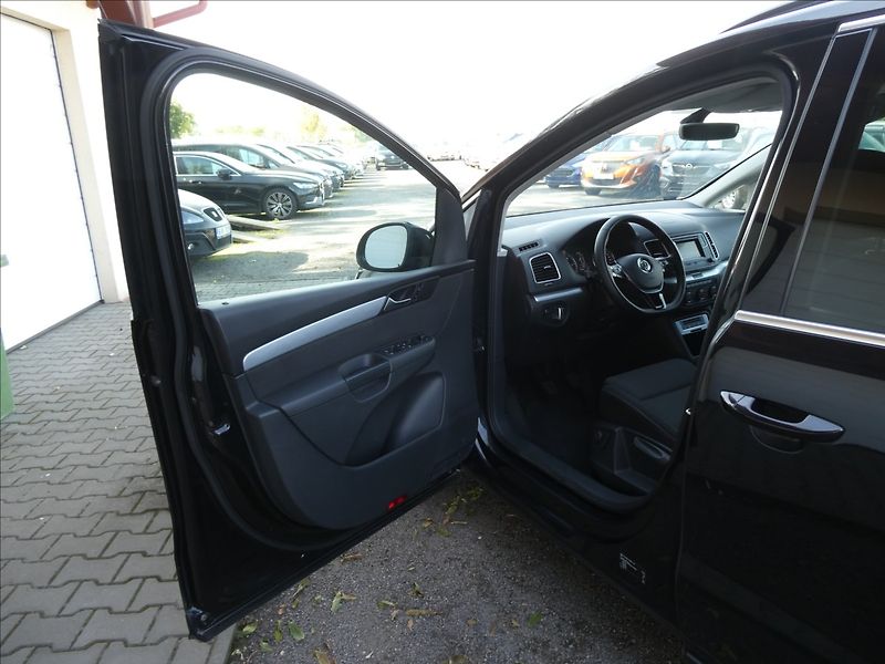 Volkswagen Sharan 2,0 TDi 110kW 7.míst, serviska - fotka 18 z 44
