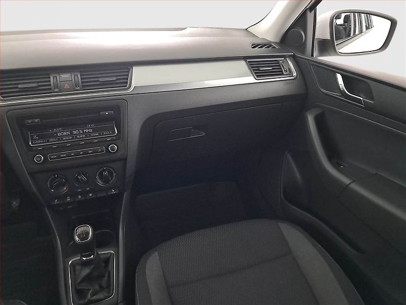 Škoda Rapid (2015) Spaceback 1.6 TDI, Tempomat - fotka 8 z 15
