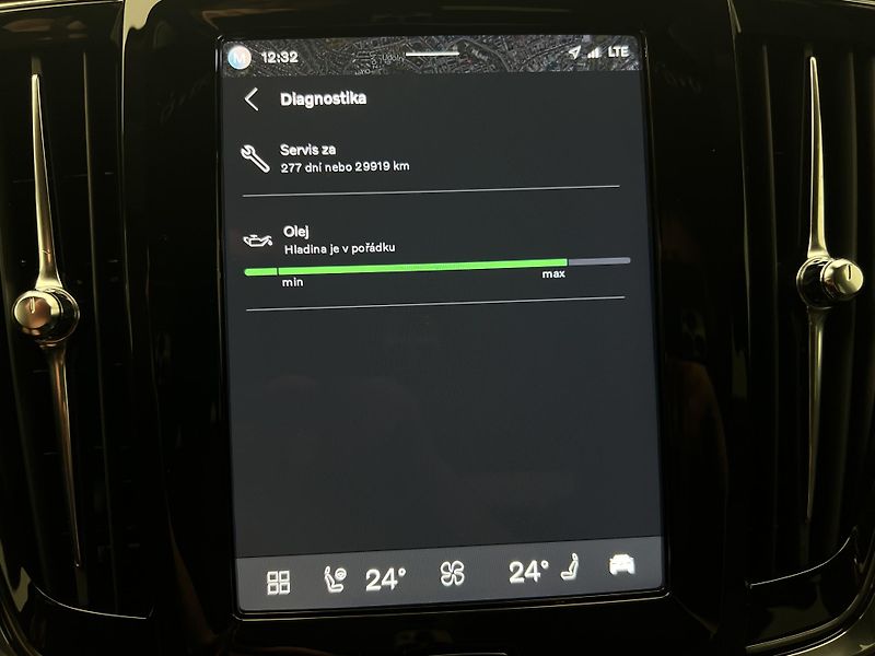Volvo V90 T6 AWD DARK PLUS RECHARGE AUT - fotka 41 z 46